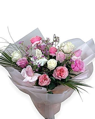 Rosy Whisper – Pembe & Beyaz Gül Buketi